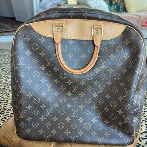 LOUIS VUITTON Monogrammed Evasion Bag LOU 921895.